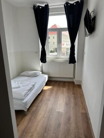 Gostilna In Apartmaji Zlati Lev - Maribor Bagian luar foto